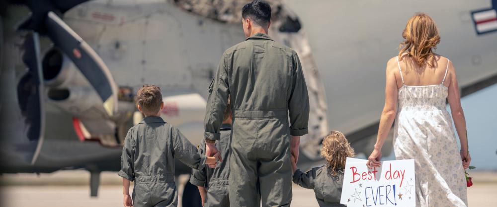 Military family welcoming home dad