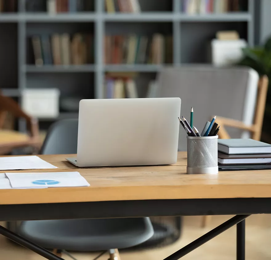 Image of a laptop on a desk 